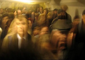 Рух поїздів на зеленій гілці київського метро відновлений
