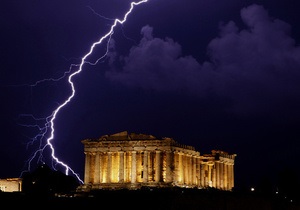 Рейтинг Греції знижено до переддефолтного