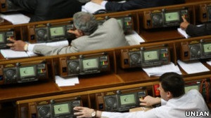 Держслужбовці зможуть працювати і після 65 років