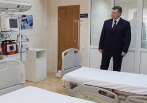 Янукович доручив дізнатися, чи дійсно в новому перинатальному центрі падає штукатурка