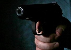 Суд заарештував київського чиновника, який поранив з пістолета двох дівчаток