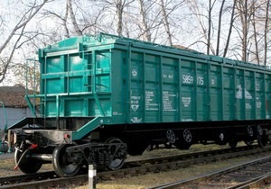Укрзалізниця повинна замовляти більше вітчизняних вагонів - Янукович