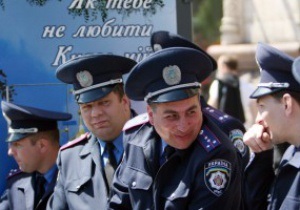 Во время Евро-2012 украинские милиционеры будут работать в три смены