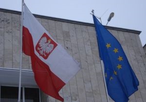 Польща на 13% скоротила видачу віз українцям