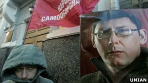 Українська служба Бі-бі-сі: Позов Луценка у США.  Шоу  чи політичний крок