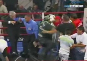 Бій за титул чемпіона світу за версією IBF закінчився масовою бійкою