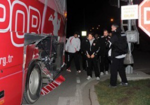 Автобус із гравцями турецької команди потрапив під потяг