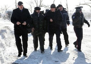 Могильов заявив, що ситуація в Криму під контролем, і поїхав перевіряти, як прибирають снігові замети