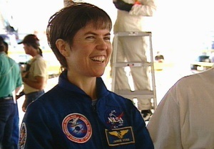 У США померла жінка-астронавт, яка побувала в космосі п ять разів