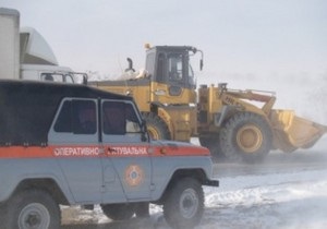 У Криму 60 автомобілів і два рейсові автобуси провели ніч у сніговому заторі