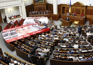 Янукович і Азаров прибули до парламенту: десяту сесію оголошено відкритою