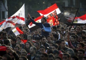 У Єгипті тривають зіткнення фанатів з поліцією: троє вбитих, тисячі поранених