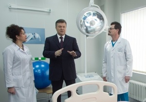 У рік парламентських виборів Янукович обіцяє медикам істотну надбавку до зарплат