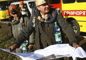 Гірники, що потрапили під обвал на шахті в Донецькій області, живі