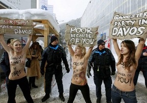 У Давосі активістки FEMEN провели акцію Стоп давоській змові!