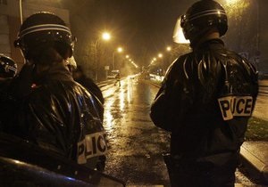 Правозахисники звинуватили французьку поліцію в упередженості до арабів і африканців