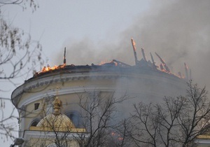 Пожежа в старовинному соборі у Болграді спалахує з новою силою