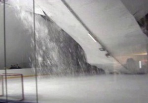 У Словаччині під час тренування дітей впав дах льодового стадіону