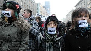 Тисячі поляків протестують проти регулювання інтернету