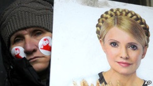 Тимошенко погодилася на обстеження лікарями з Німеччини і подякувала Меркель