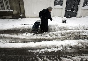 Попов доручив комунальним службам прибрати сніг з доріг і вулиць Києва до 26 січня