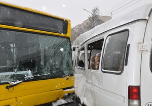 У Полтаві зіткнулися маршрутний автобус і Газель: постраждали чотири людини