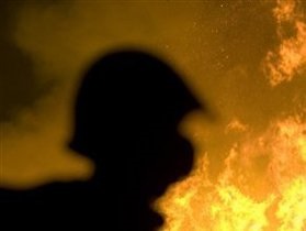 У Донецьку в результаті пожежі загинула людина: вогонь знищив 30 тонн тютюнових виробів