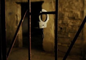 У Палестині батько дев ять років тримав дочку замкненою у ванній кімнаті