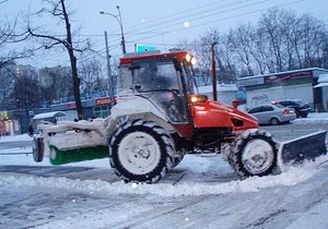 З вулиць Києва вивезено 617 тонн снігу: Київавтодор визнає, що не може впоратися із заторами