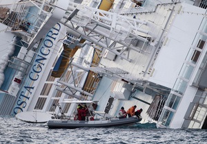 На затонулому Costa Concordia знайшли ще п ять тіл. Кількість жертв зросла до 11
