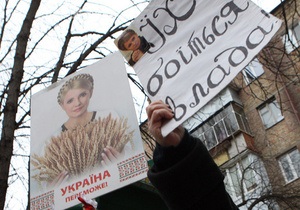 Соратники Тимошенко стверджують, що у неї немає особистого масажиста
