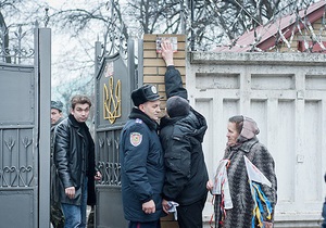 Депутатів впустили до колонії, але не дали зустрітися з Тимошенко