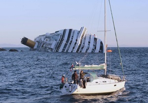 Рятувальники виявили всередині затонулого лайнера живу людину