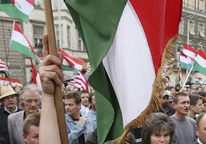 В Угорщині ультраправі спалили прапор ЄС