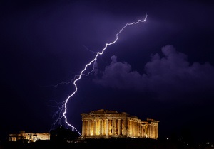 Аналітики: Якщо Греція вийде з єврозони, це закінчиться заворушеннями, гіперінфляцією та військовим переворотом