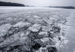 У Чернігівській області рибалка провалився під тонкий лід і потонув