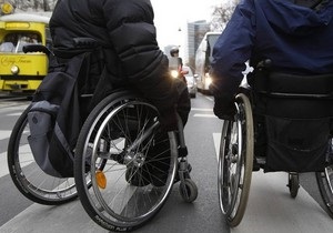 У Нью-Йорку для інвалідів на візках з явилися спеціальні таксі