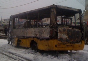 В Одесі згоріла маршрутка: постраждав водій
