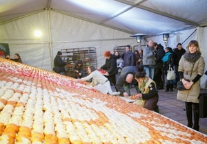 У Львові створили картину з 7 тисяч пампухів
