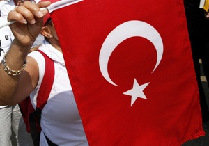 У Туреччині торговцям офіційно заборонили закликати покупців