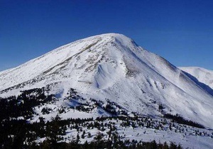 На Закарпатті рятувальники знайшли чотирьох туристів які заблукали на горі Петрос