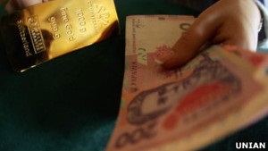 Українська служба Бі-бі-сі: Є всі умови для падіння гривні - експерти