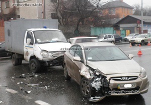 У Києві автозак потрапив у ДТП