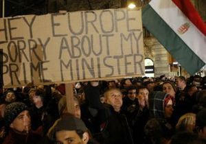 Тисячі угорців протестують проти нової конституції