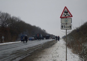 Сьогодні українських водіїв попереджають про ожеледицю на дорогах