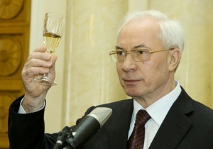 Азаров з  чистим серцем  запевнив, що в 2012 році в Україні житиметься легше і краще