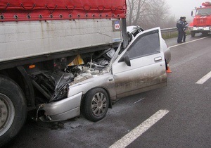 У Рівненській області водій автомобіля ВАЗ загинув після зіткнення з вантажівкою