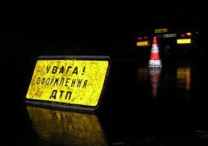 У Житомирській області зіткнулися легковий автомобіль і мікроавтобус: загинули двоє людей