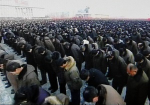 На мітинг в пам ять про Кім Чен Іра у Пхеньяні прийшли сто тисяч людей