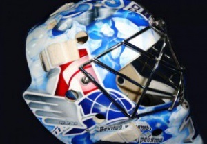 Вратарь московского Динамо нанес на шлем рисунок в память о погибших хоккеистах Локомотива